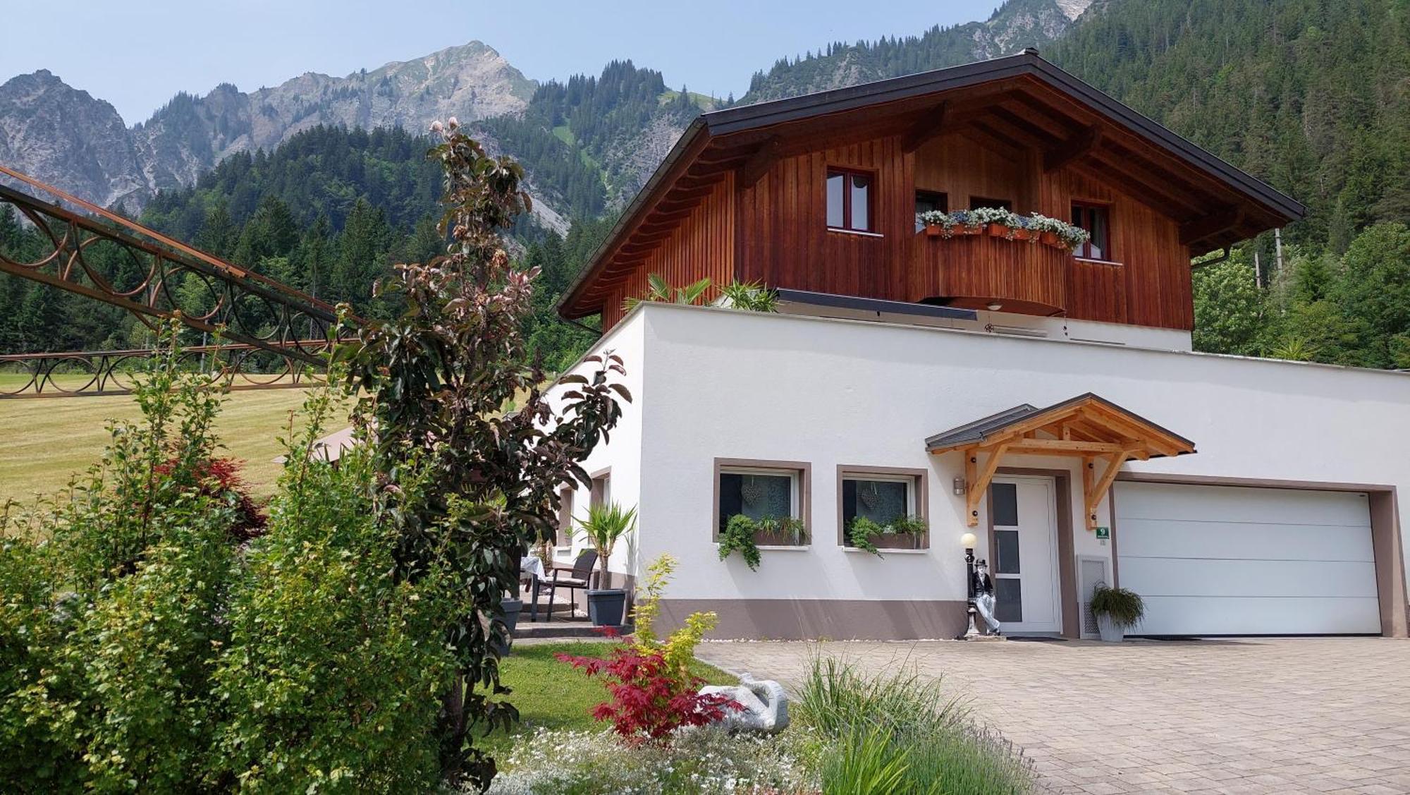 Haus Adrian Apartment Wald am Arlberg Exterior photo